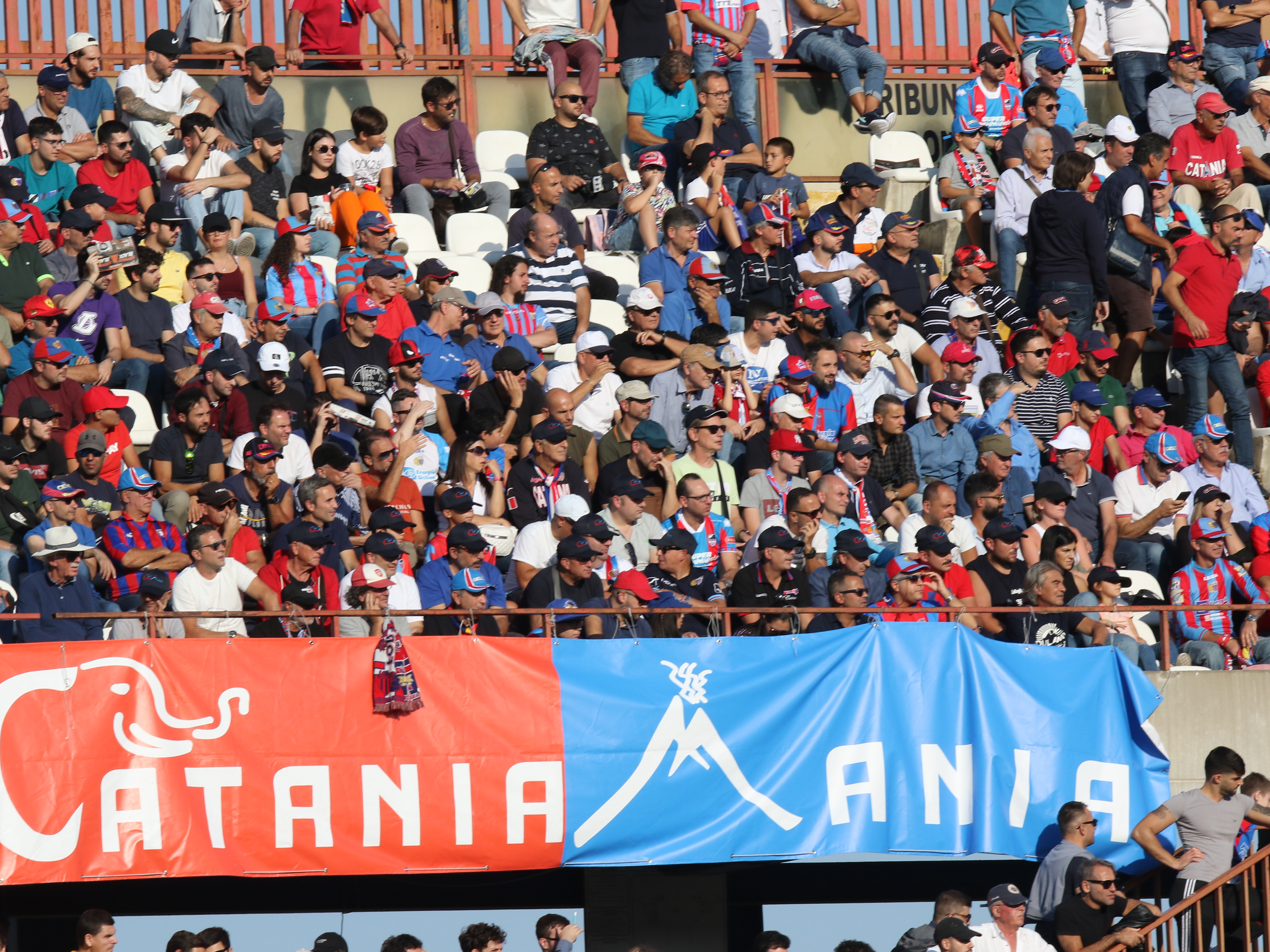 Catania-Citta di Sant’Agata 3-2: “bagno di folla” al Massimo, le FOTO del match Catania-Citta di Sant’Agata 3-2: “bagno di folla” al Massimo, le FOTO del match