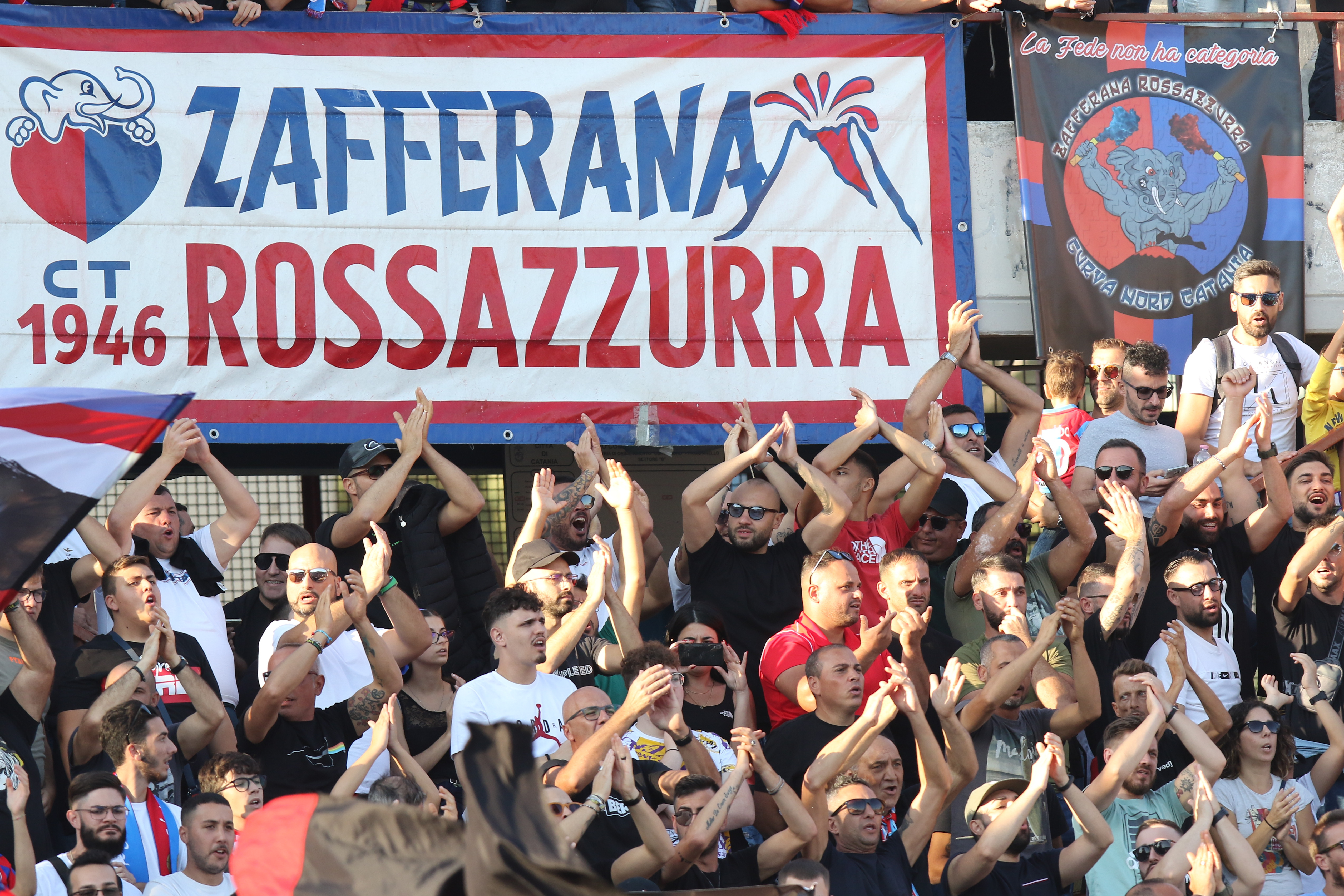 Galleria foto 'Catania-Citta di Sant’Agata 3-2: “bagno di folla” al Massimo, le FOTO del match' - foto 6