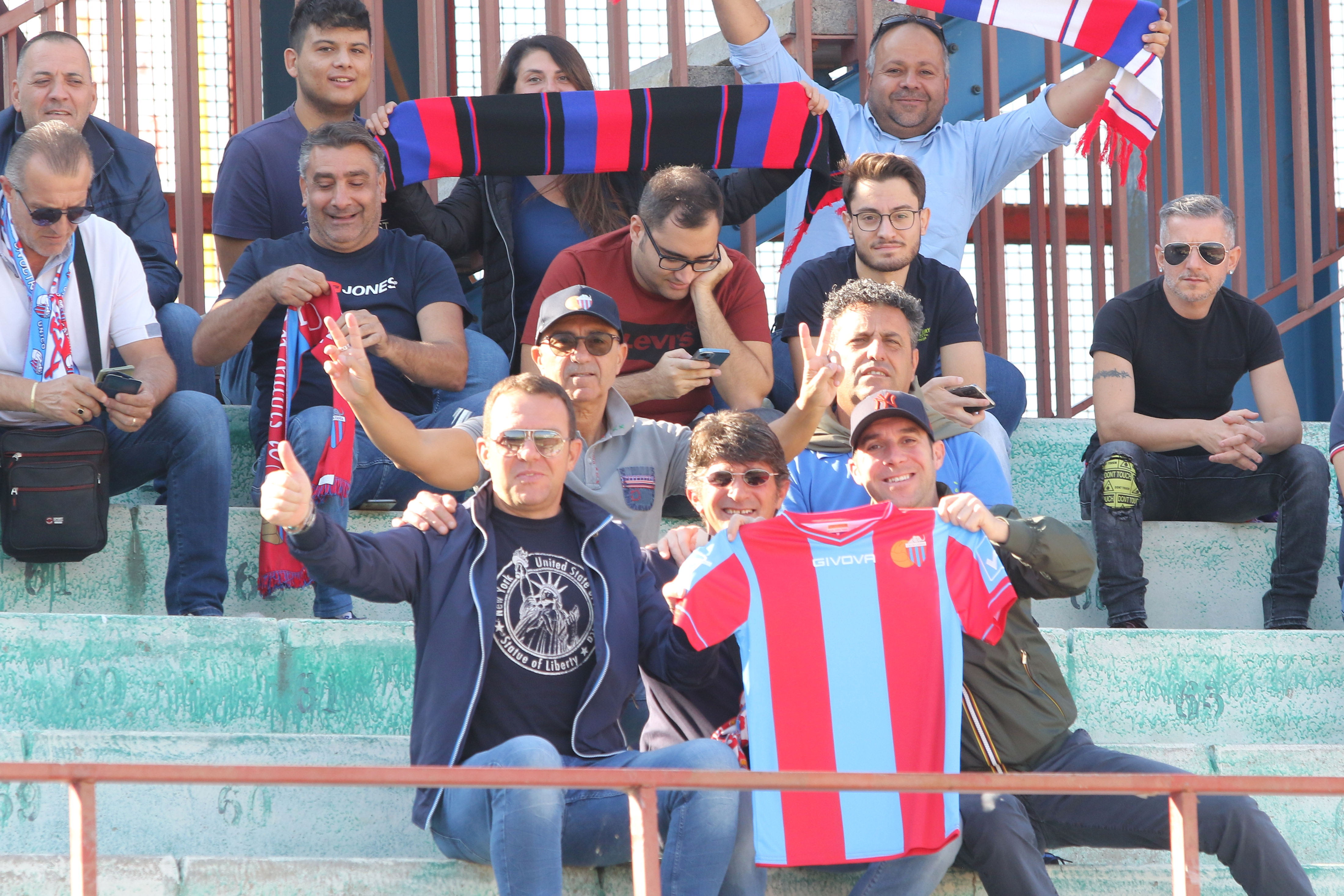 Catania-Citta di Sant’Agata 3-2: “bagno di folla” al Massimo, le FOTO del match Catania-Citta di Sant’Agata 3-2: “bagno di folla” al Massimo, le FOTO del match