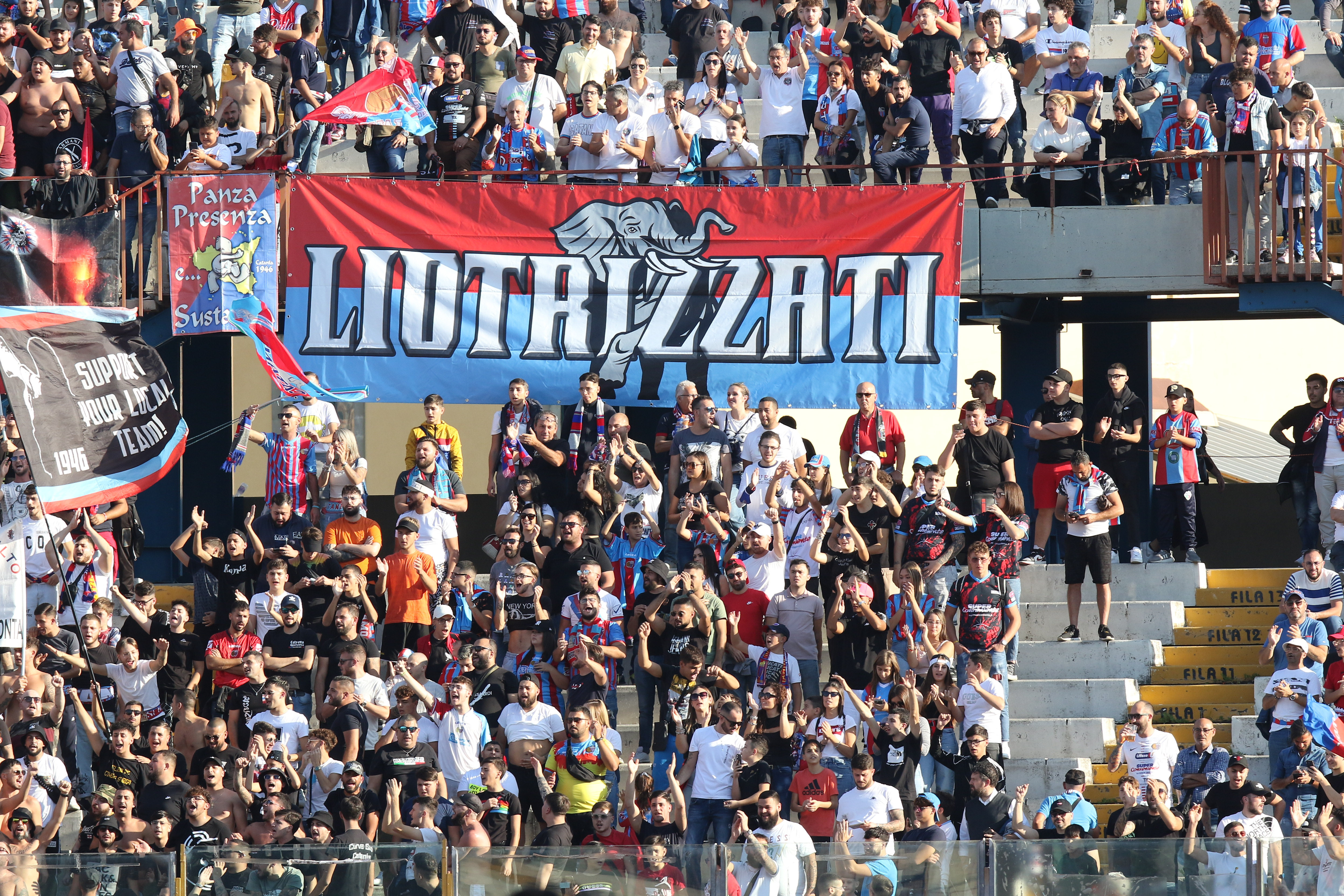 Catania-Citta di Sant’Agata 3-2: “bagno di folla” al Massimo, le FOTO del match Catania-Citta di Sant’Agata 3-2: “bagno di folla” al Massimo, le FOTO del match