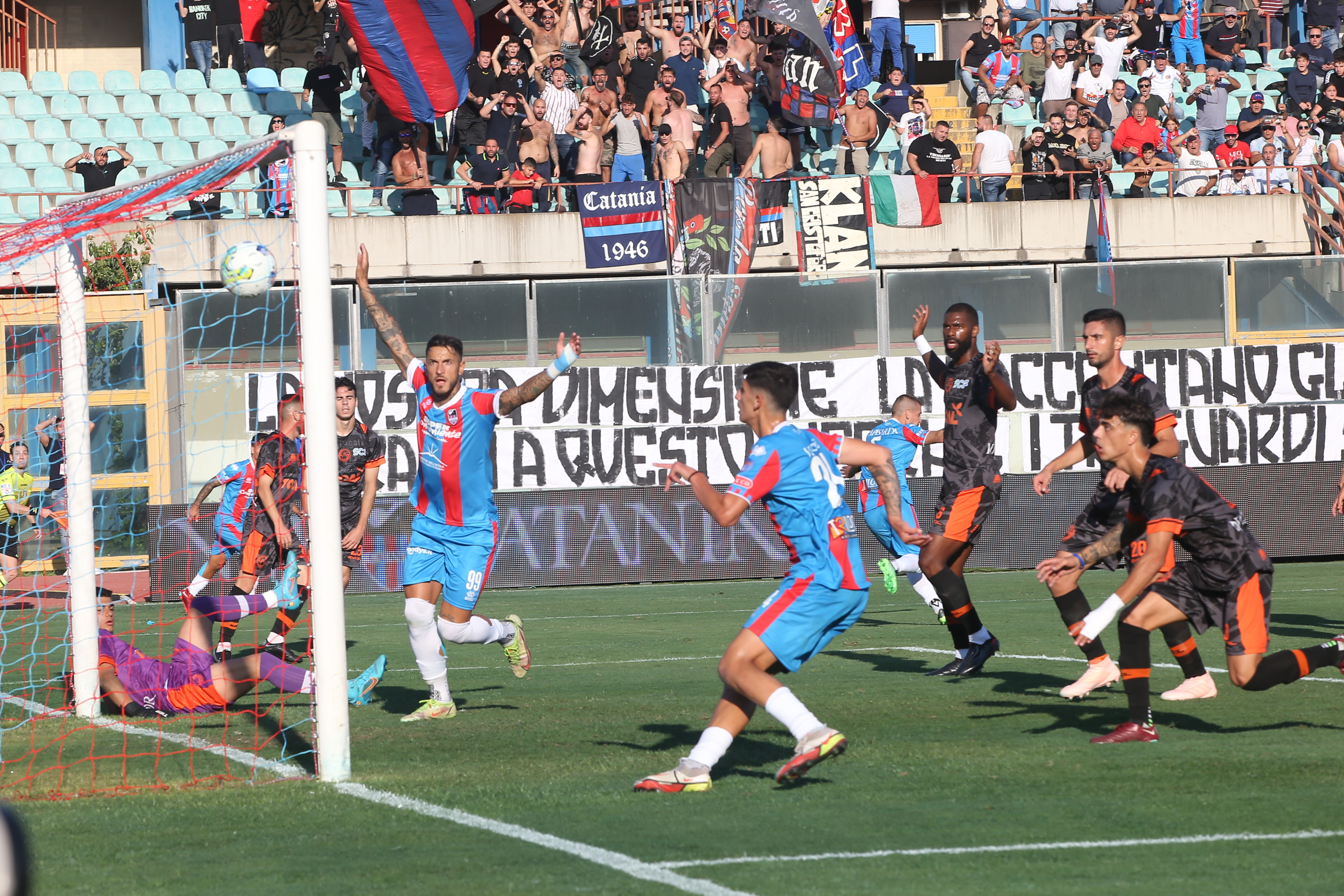 Catania-Citta di Sant’Agata 3-2: “bagno di folla” al Massimo, le FOTO del match Catania-Citta di Sant’Agata 3-2: “bagno di folla” al Massimo, le FOTO del match