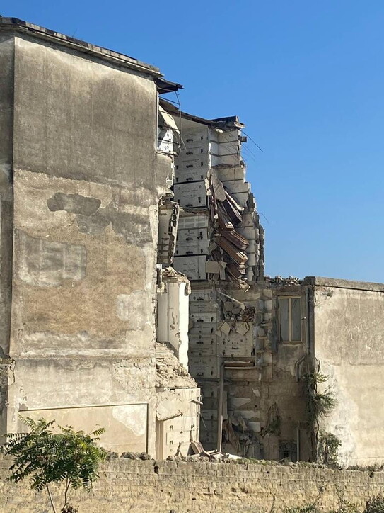 Napoli, crollo al Cimitero di Poggioreale: al via il recupero delle salme