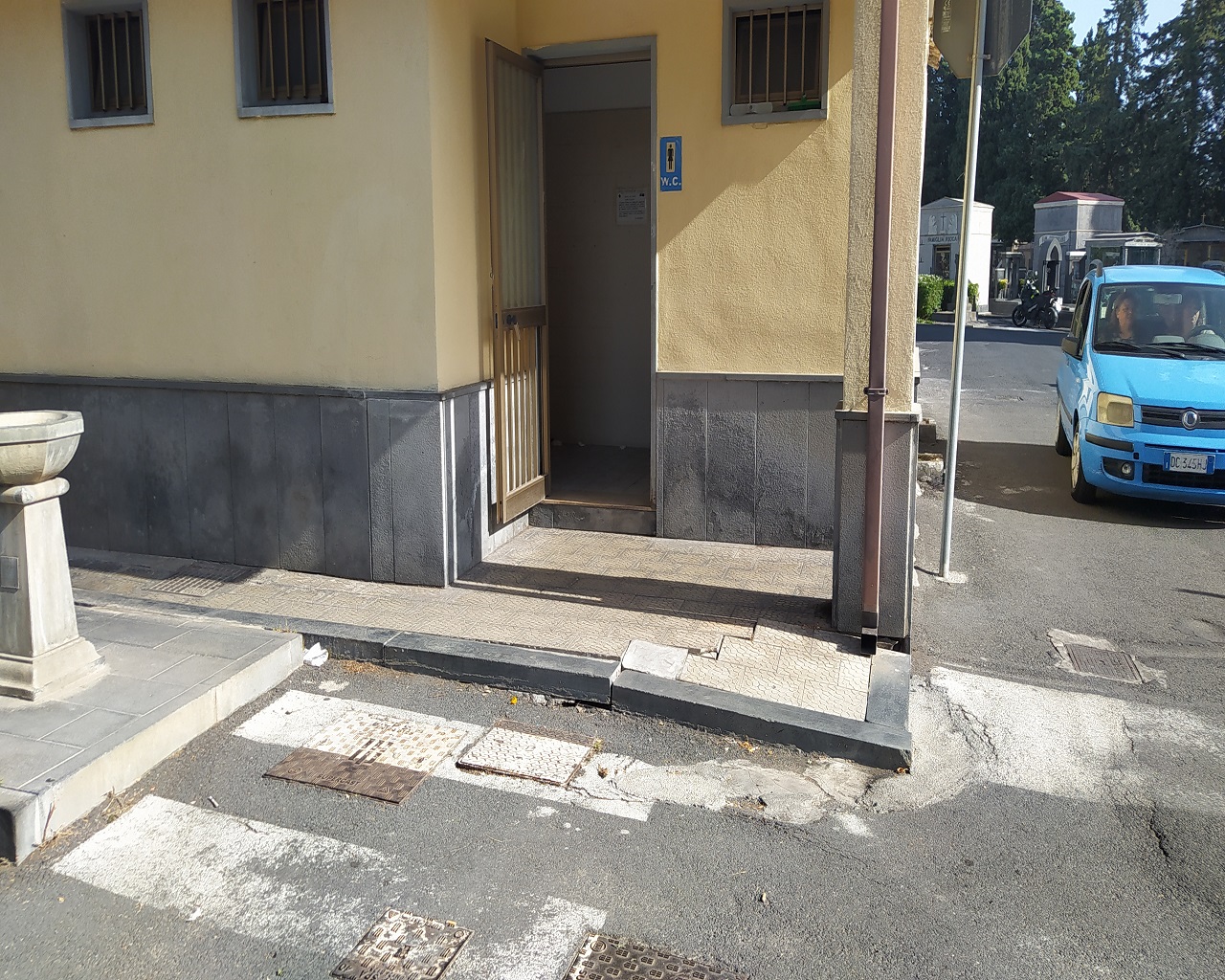 Commemorazione dei defunti, Cimitero di Catania nel degrado nonostante la pulizia – FOTO