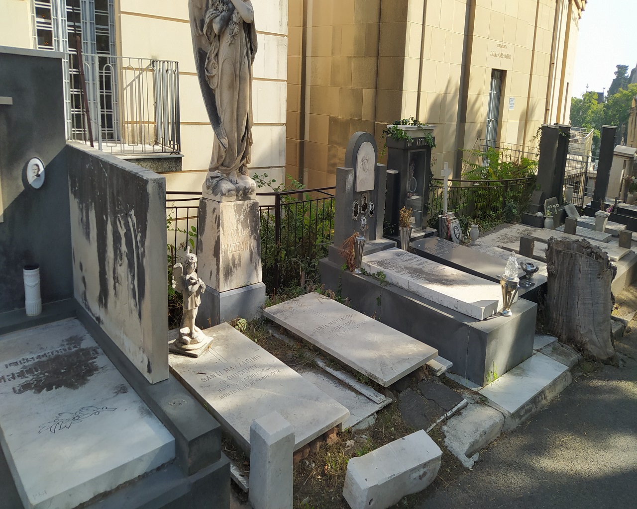 Commemorazione dei defunti, Cimitero di Catania nel degrado nonostante la pulizia – FOTO