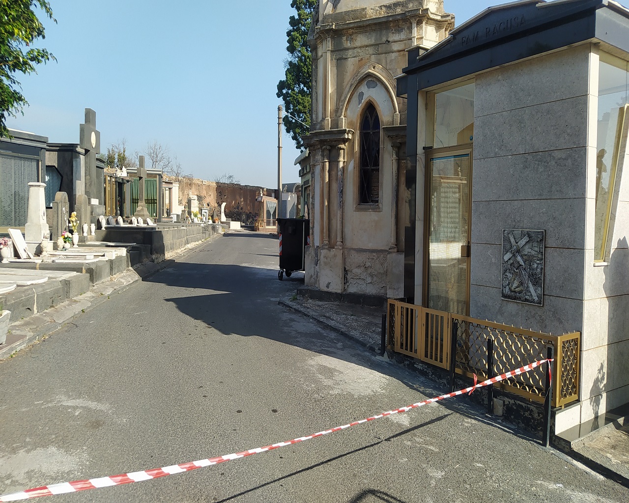 Commemorazione dei defunti, Cimitero di Catania nel degrado nonostante la pulizia – FOTO