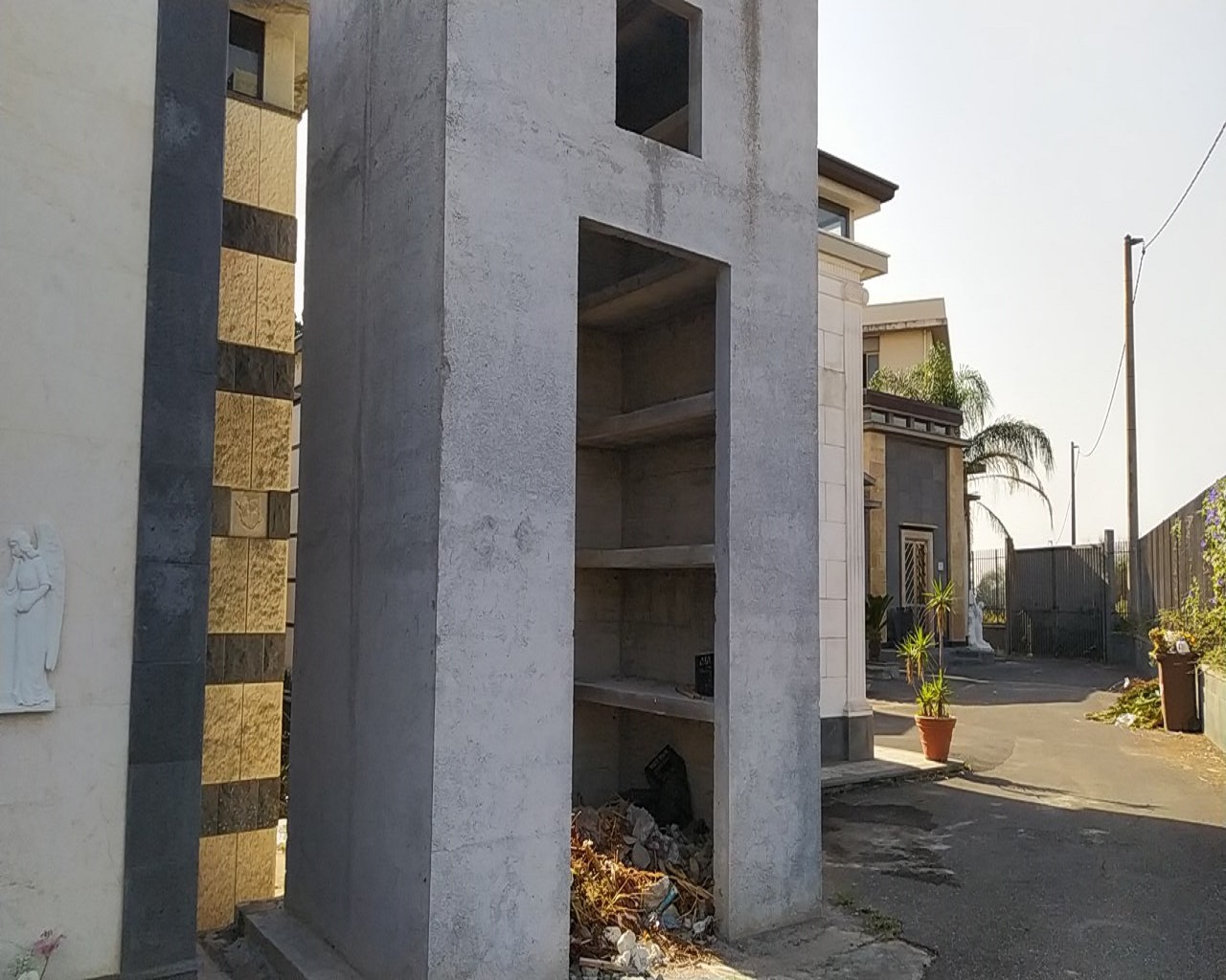 Commemorazione dei defunti, Cimitero di Catania nel degrado nonostante la pulizia – FOTO