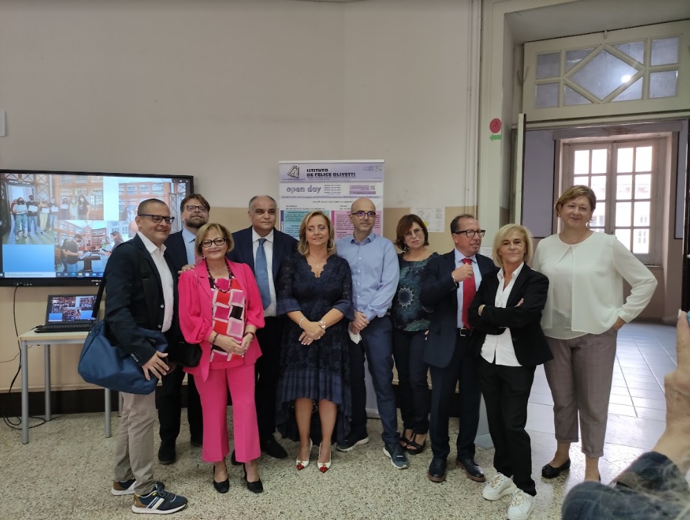 Il De Felice-Olivetti presenta il corso sperimentale quadriennale SIA, unico a Catania Il De Felice-Olivetti presenta il corso sperimentale quadriennale SIA, unico a Catania