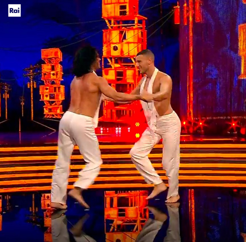 Ballando con le stelle 2022, terza puntata: colpo di scena finale e polemiche Ballando con le stelle 2022, terza puntata: colpo di scena finale e polemiche