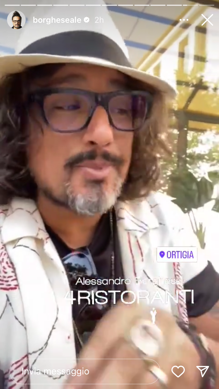 Alessandro Borghese in giro per Ortigia: fan in delirio, foto e video Alessandro Borghese in giro per Ortigia: fan in delirio, foto e video