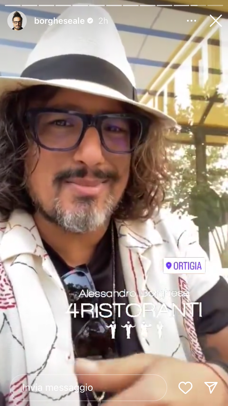 Alessandro Borghese in giro per Ortigia: fan in delirio, foto e video Alessandro Borghese in giro per Ortigia: fan in delirio, foto e video