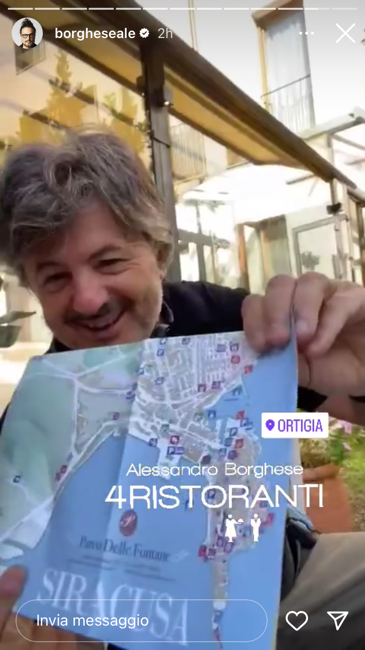 Alessandro Borghese in giro per Ortigia: fan in delirio, foto e video Alessandro Borghese in giro per Ortigia: fan in delirio, foto e video