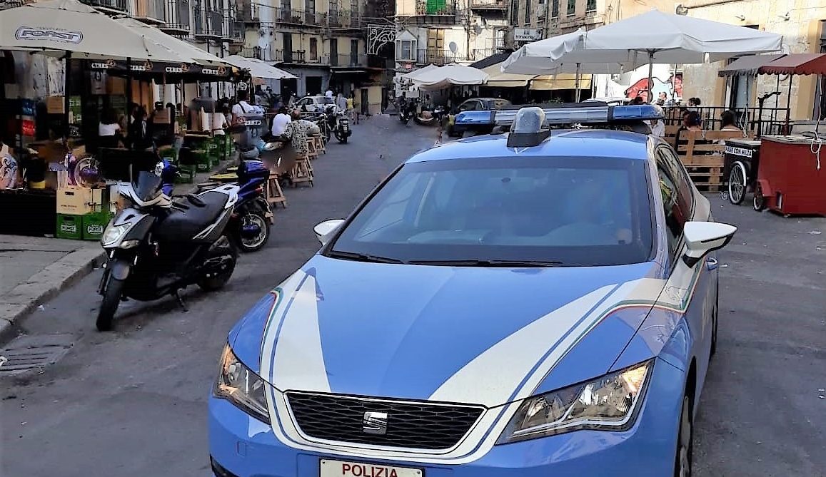 Ruba uno smartphone ad un anziano: arrestato un extracomunitario di 37 anni