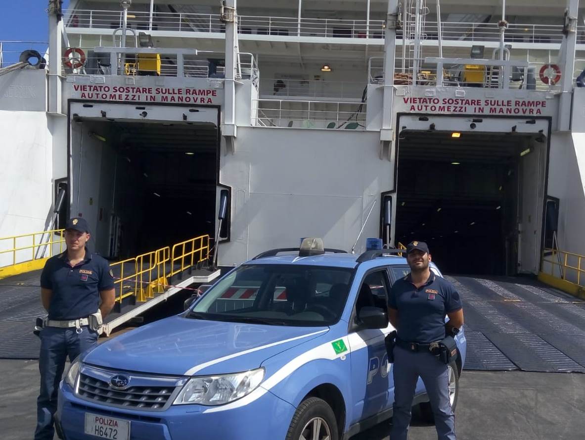 La nave Grimaldi ferma al porto di Palermo, la Polizia indaga su presunto caso di violenza