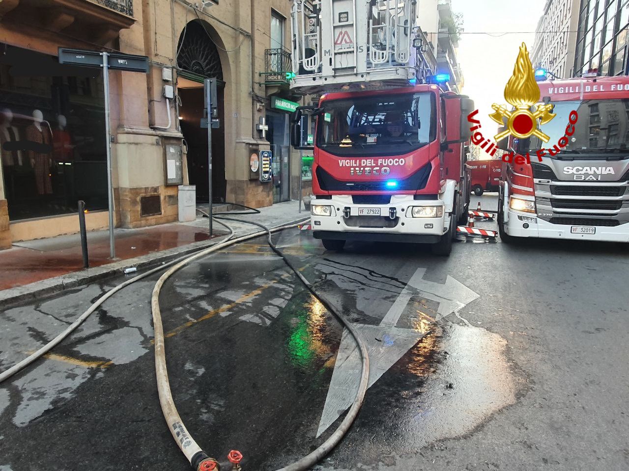 Incendio in un negozio di abbigliamento a Palermo Incendio in un negozio di abbigliamento a Palermo