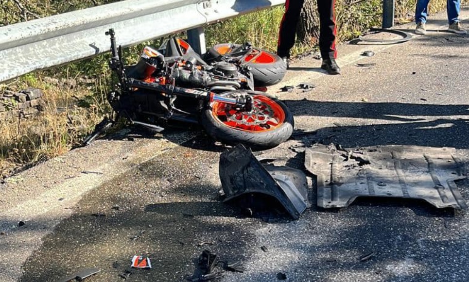 Incidente sull’Etna, scontro auto-moto sulla Mareneve: un ferito