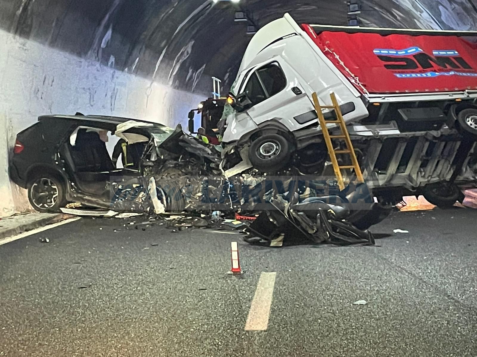 Incidente sulla A10: un morto e due feriti, automobilista è fuggito