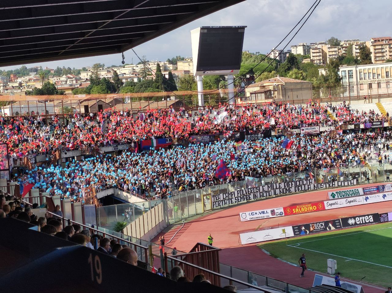 Catania Ssd, la passione dei tifosi non ha limiti: ecco il nuovo record sui club di Serie A e B Catania Ssd, la passione dei tifosi non ha limiti: ecco il nuovo record sui club di Serie A e B