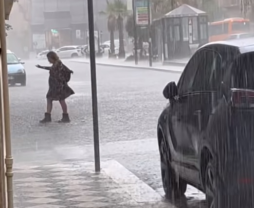 Maltempo, Sicilia sott’acqua: strade inondate e scuole chiuse, la situazione