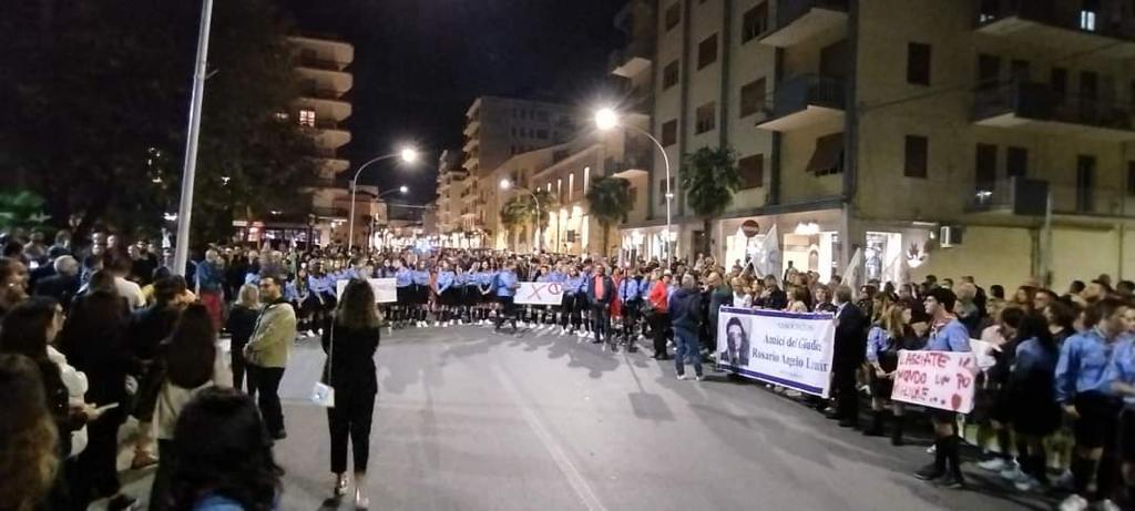 Microcriminalità, la città di Canicattì scende in piazza: “basta alla violenza” – VIDEO