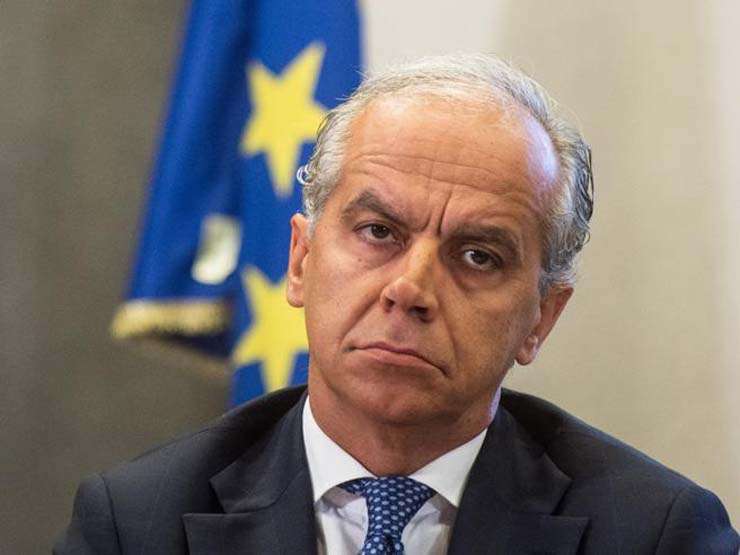 Migranti, Piantedosi “Obiettivo decongestionare porti di Sicilia e Calabria”