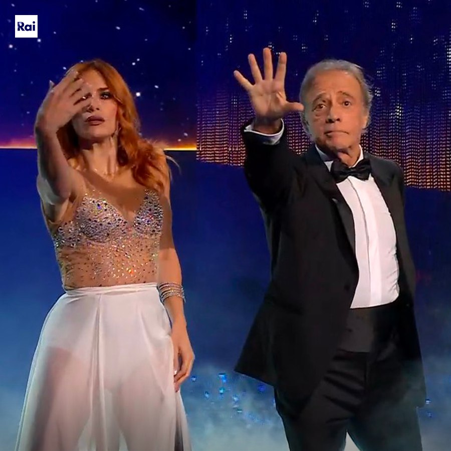 Ballando con le stelle 2022, terza puntata: colpo di scena finale e polemiche Ballando con le stelle 2022, terza puntata: colpo di scena finale e polemiche