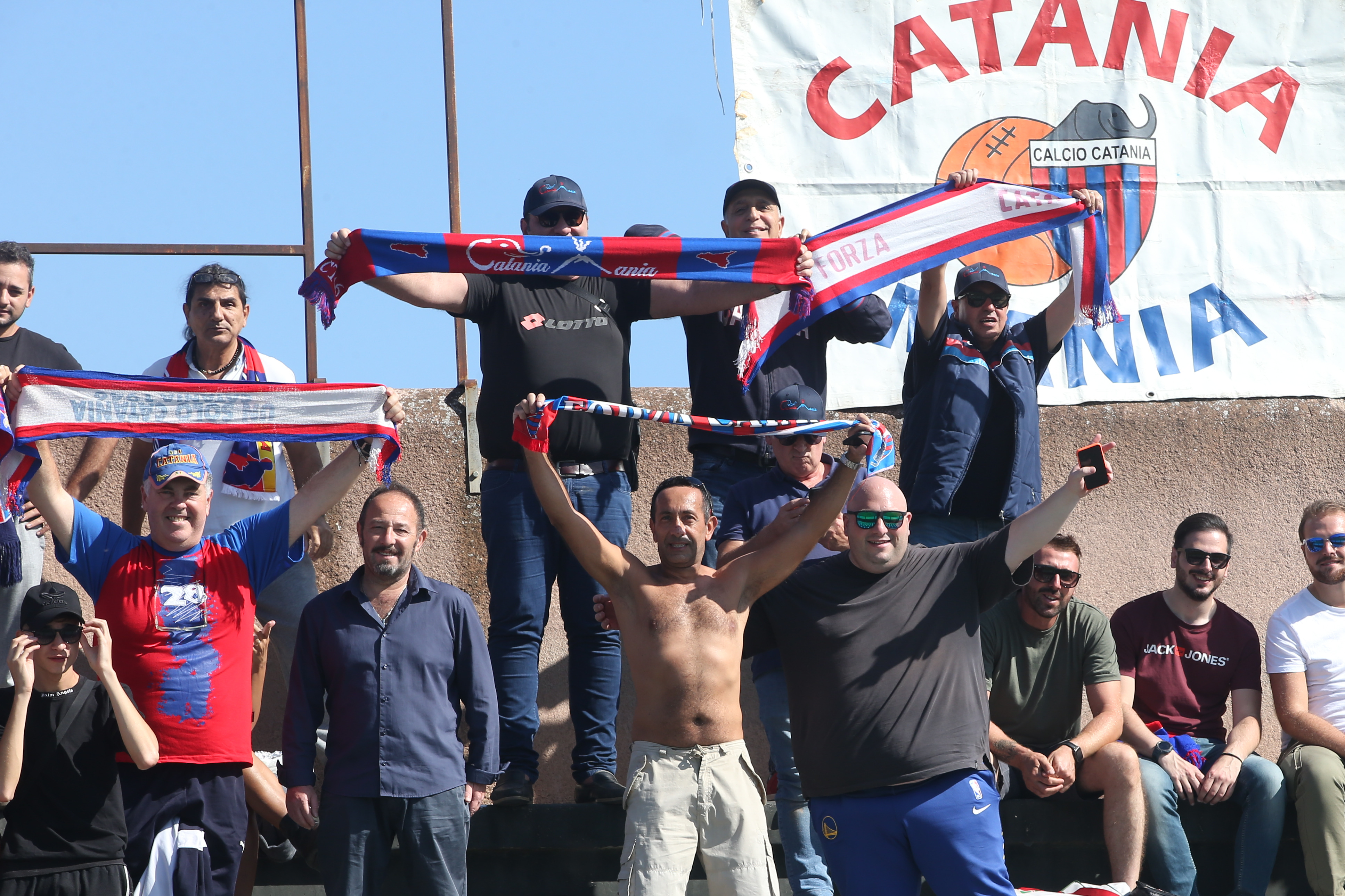 Paternò-Catania, tifosi rossazzurri in festa: le immagini più belle del derby