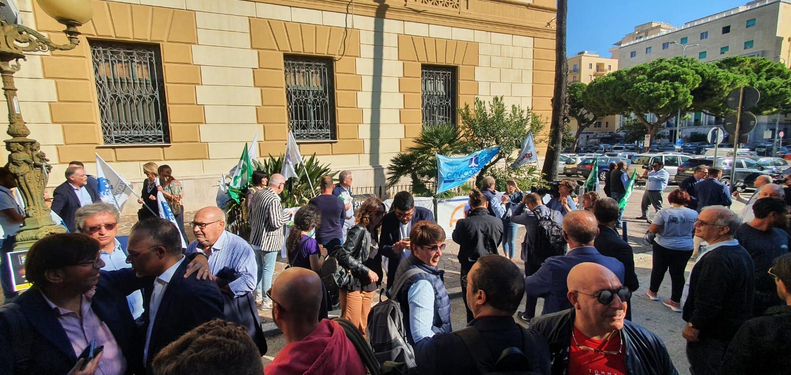 Stop caro energia, le associazioni di categoria: “Si rischia bomba sociale”