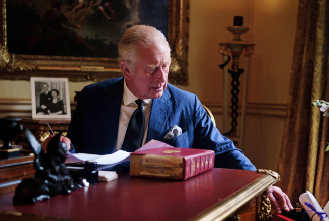Carlo, re senza corona: ecco quando avverrà la cerimonia dell’incoronazione