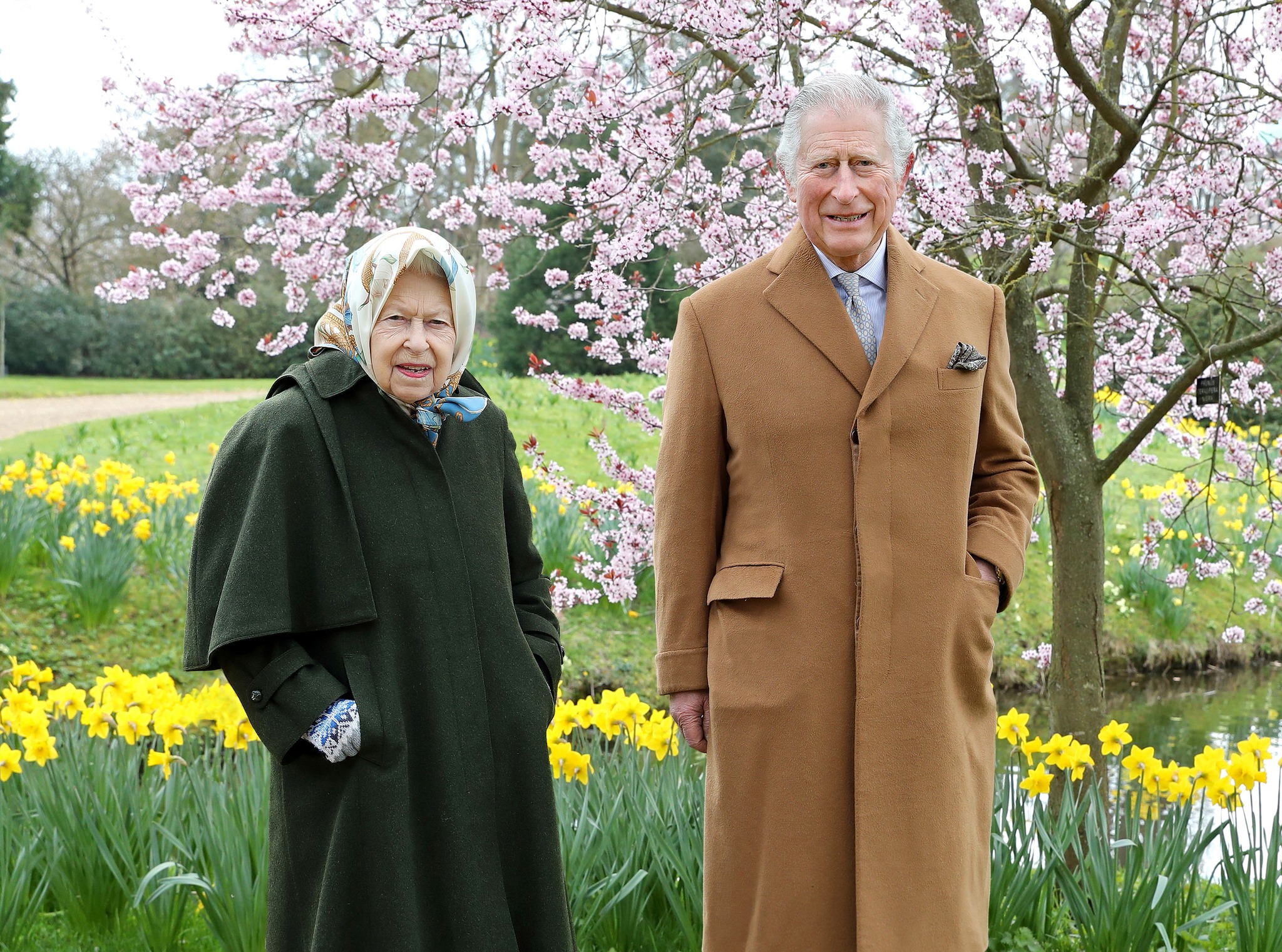 Buckingham Palace, prima foto ufficiale di re Carlo con Camilla e i principi del Galles