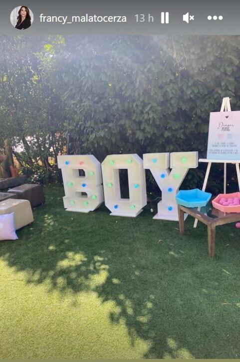 Aurora Ramazzotti annuncia il sesso del bebè con una festa, le foto Aurora Ramazzotti annuncia il sesso del bebè con una festa, le foto