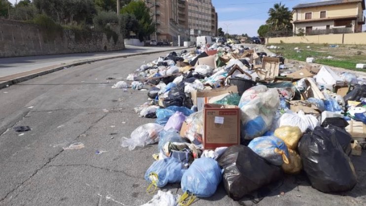 Rifiuti, Sicula trasporti minaccia chiusura: Sicilia orientale verso nuova emergenza