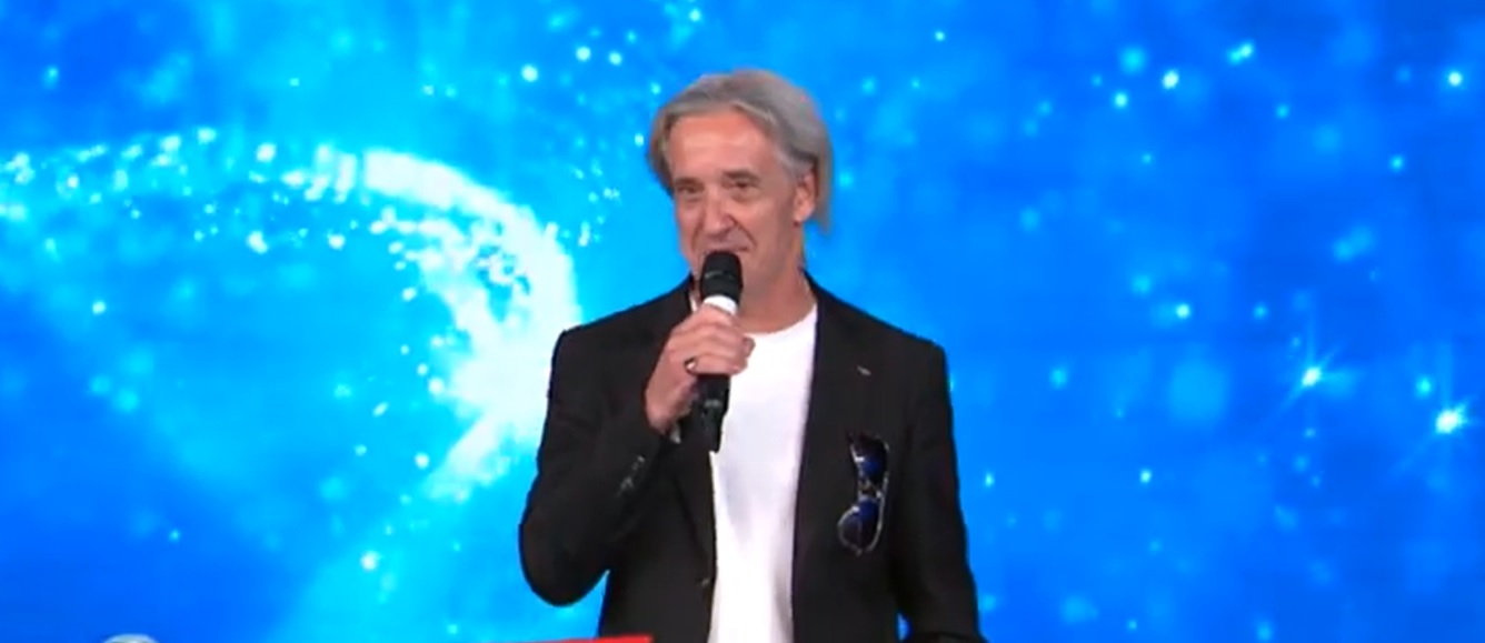 Il palermitano Roberto Maurici canta i Pooh e Cocciante e conquista i giudici di Tu si que vales