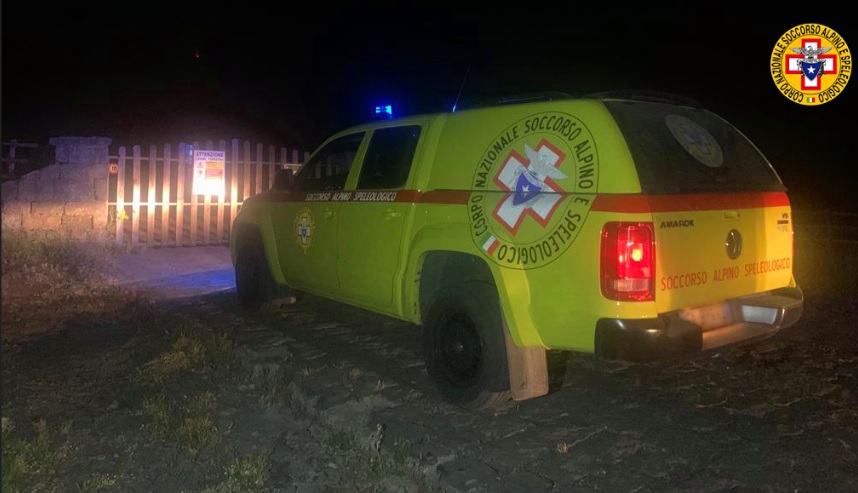 Problemi a un ginocchio, donna rimane bloccata sull’Etna: interviene il Soccorso Alpino