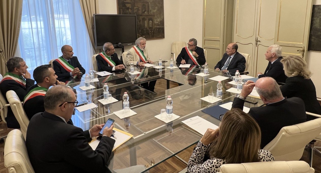 Trasporti marittimi, Schifani incontra i sindaci delle isole minori: “Rivedere piano nazionale”