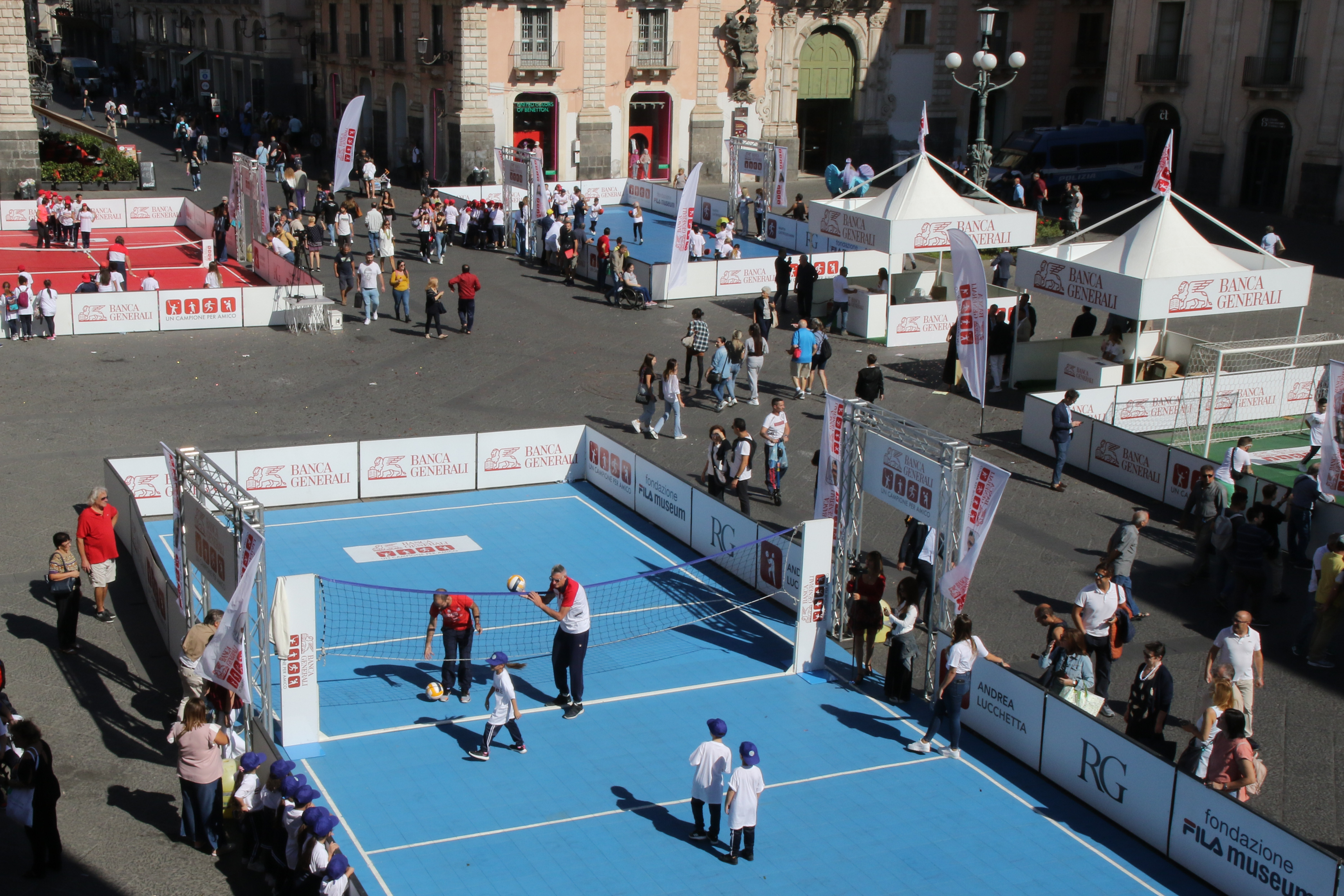 “Un campione per amico”, in piazza Università i giovani incontrano Panatta, Lucchetta e Graziani