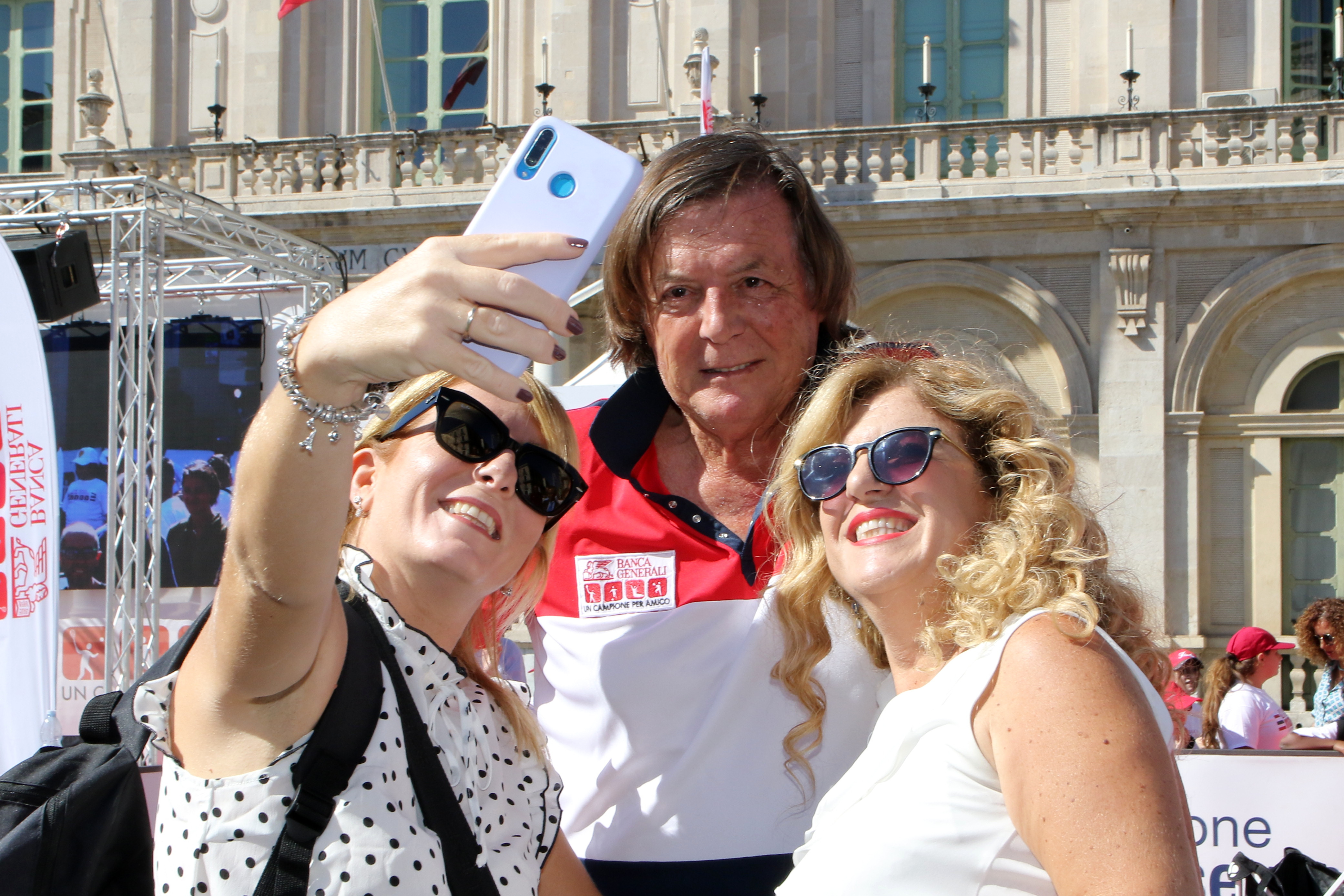 “Un campione per amico”, in piazza Università i giovani incontrano Panatta, Lucchetta e Graziani