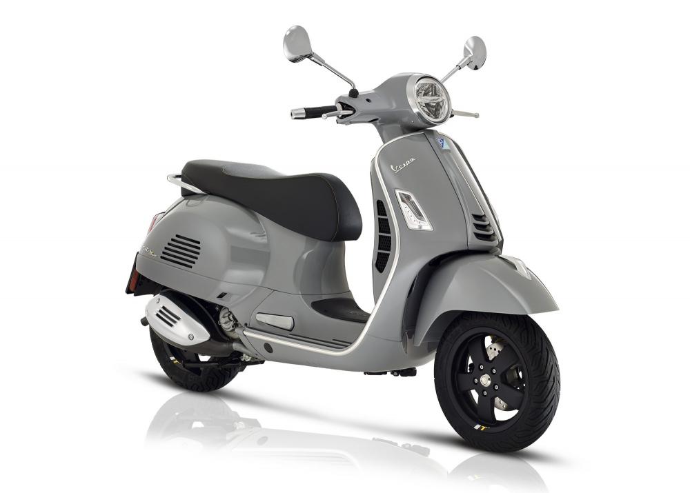 Vespa, arriva la nuova Gts: più tecnologica ed ecosostenibile. Prezzi e modelli