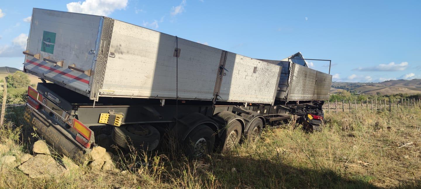 Incidente nel Nisseno: salgono a due le vittime dello scontro tra un tir e due auto