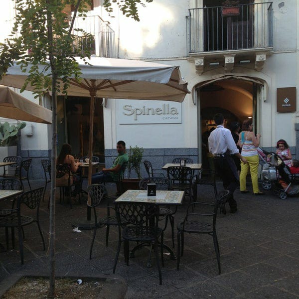 Catania, bar Spinella verso la chiusura: “Impossibile vendere cannoli a 10 euro”