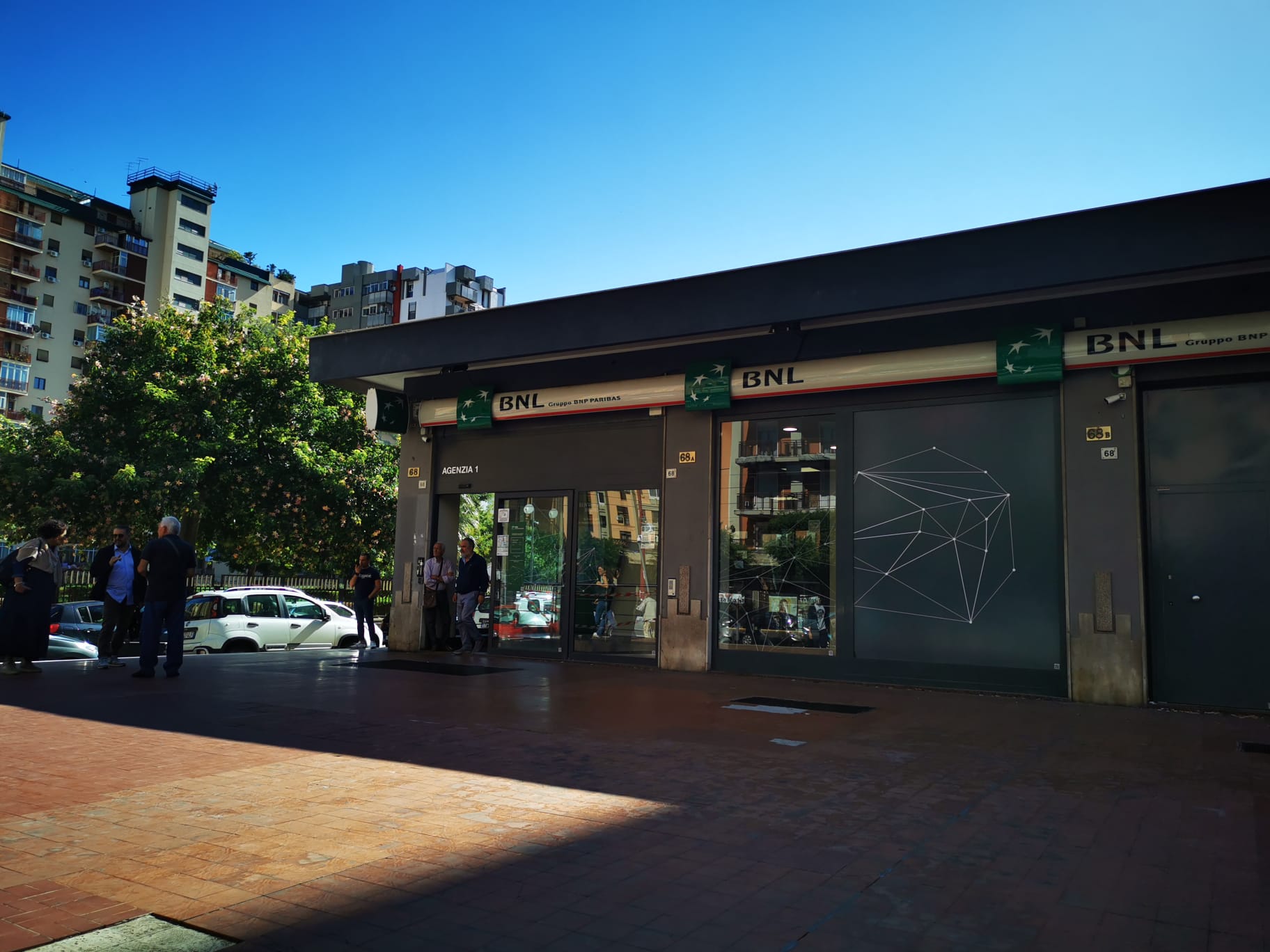 Problemi per i clienti Bnl: disagi nei prelievi e nell’accesso al proprio account