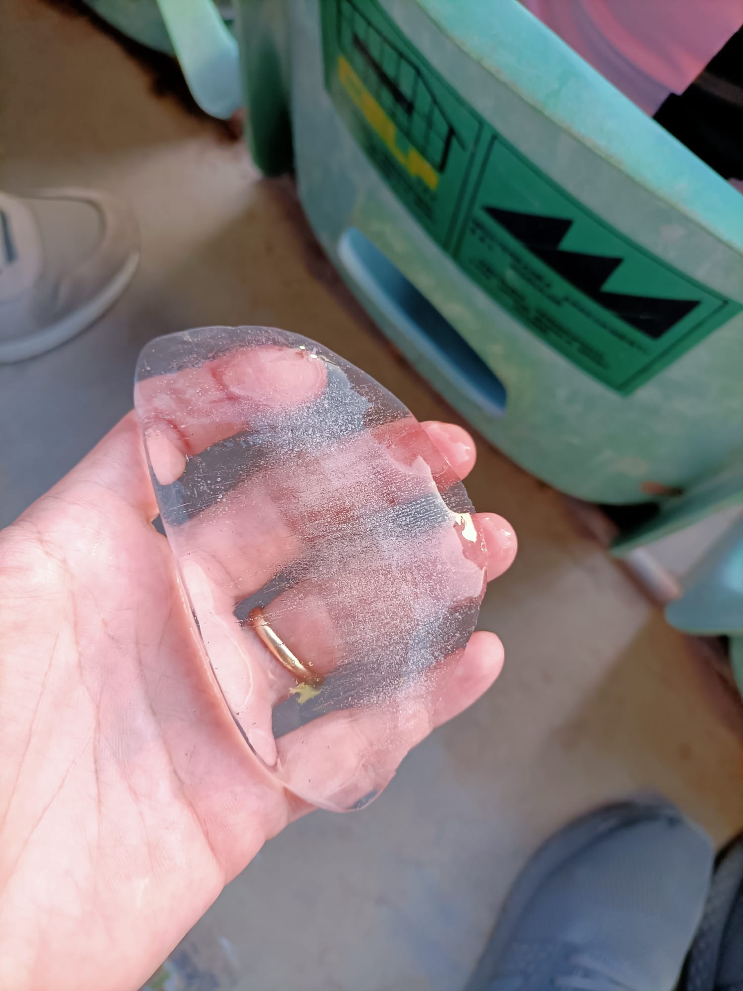 Paura allo stadio Barbera, blocco di ghiaccio colpisce un bimbo. La rabbia del padre: ho fatto denuncia