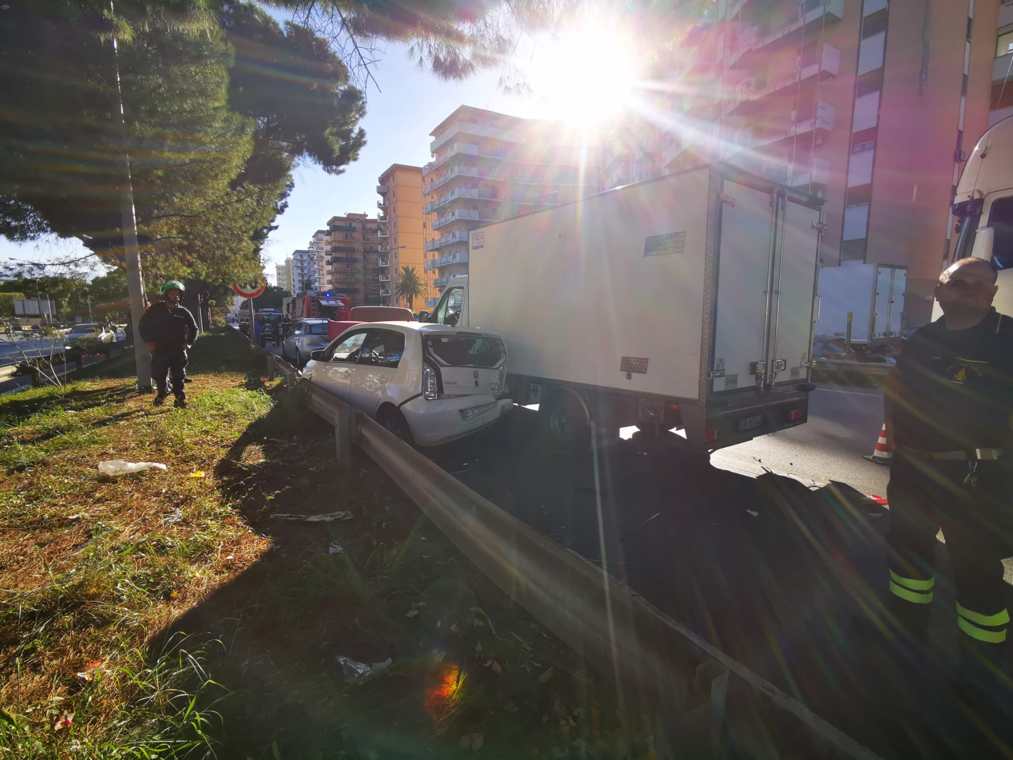 Palermo, tamponamento a catena sulla circonvallazione: 6 mezzi coinvolti al semaforo