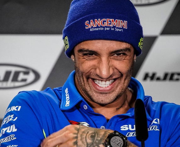 Elodie e Andrea Iannone escono allo scoperto, prime foto insieme sui social