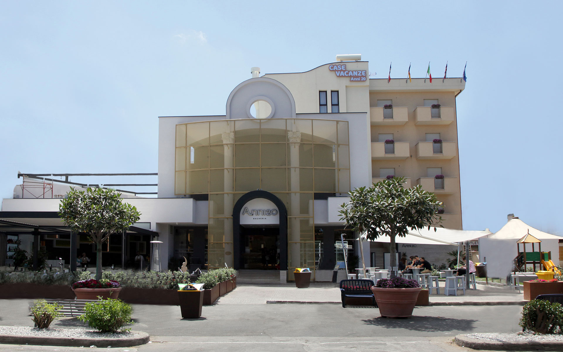 “Bollette da 80mila euro”: storica gelateria valuta la chiusura dopo 42 anni, 52 dipendenti a rischio