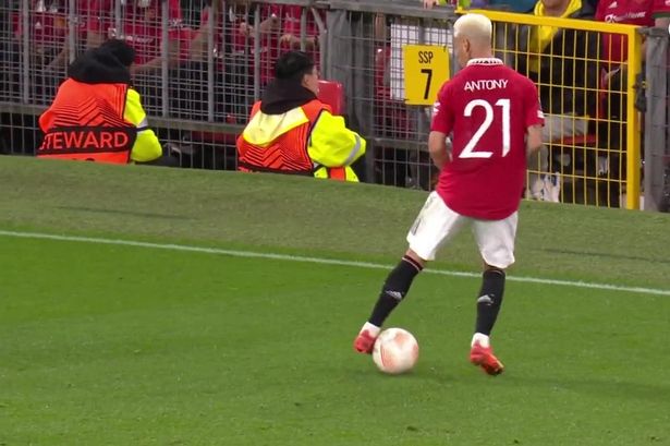 Antony “la trottola”, numero da circo in campo: il video virale dell’attaccante del Manchester