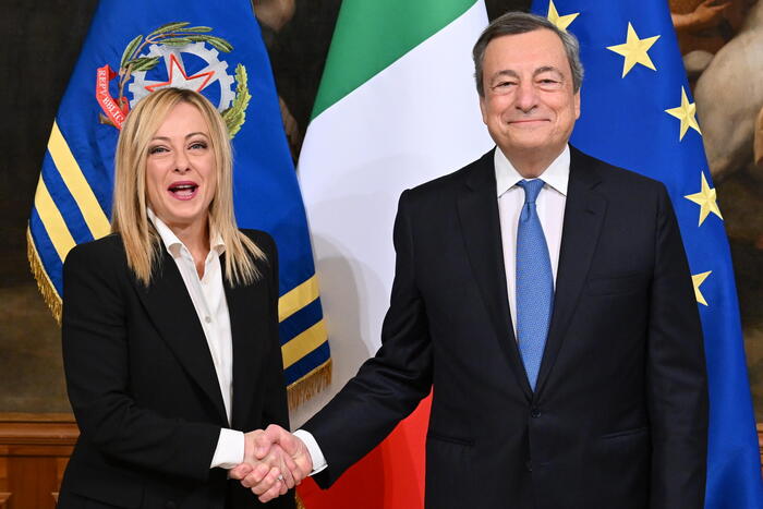 Governo Meloni, il passaggio della campanella e il primo Cdm: le Foto