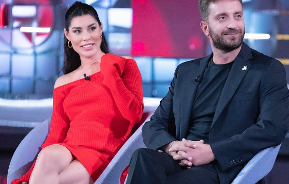 Scatti di gioia per Bianca Atzei e Stefano Corti, party azzurro per l’arrivo del primo figlio Scatti di gioia per Bianca Atzei e Stefano Corti, party azzurro per l’arrivo del primo figlio