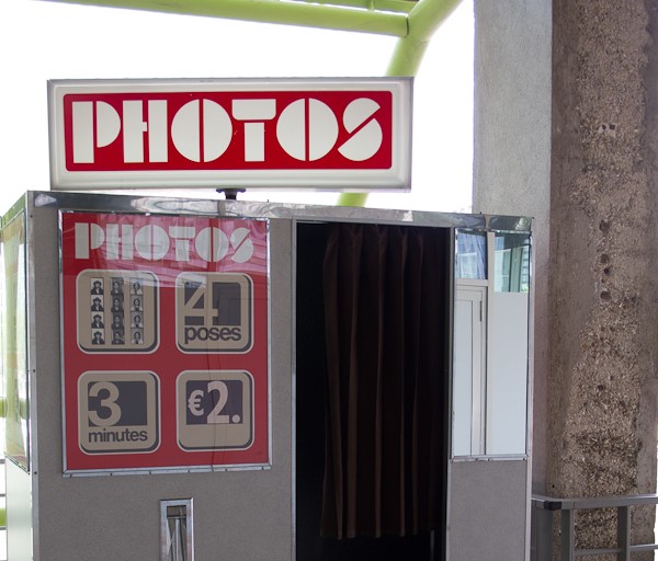 La cabina per fototessere compie 60 anni, le macchinette che anticiparono la moda dei selfie La cabina per fototessere compie 60 anni, le macchinette che anticiparono la moda dei selfie