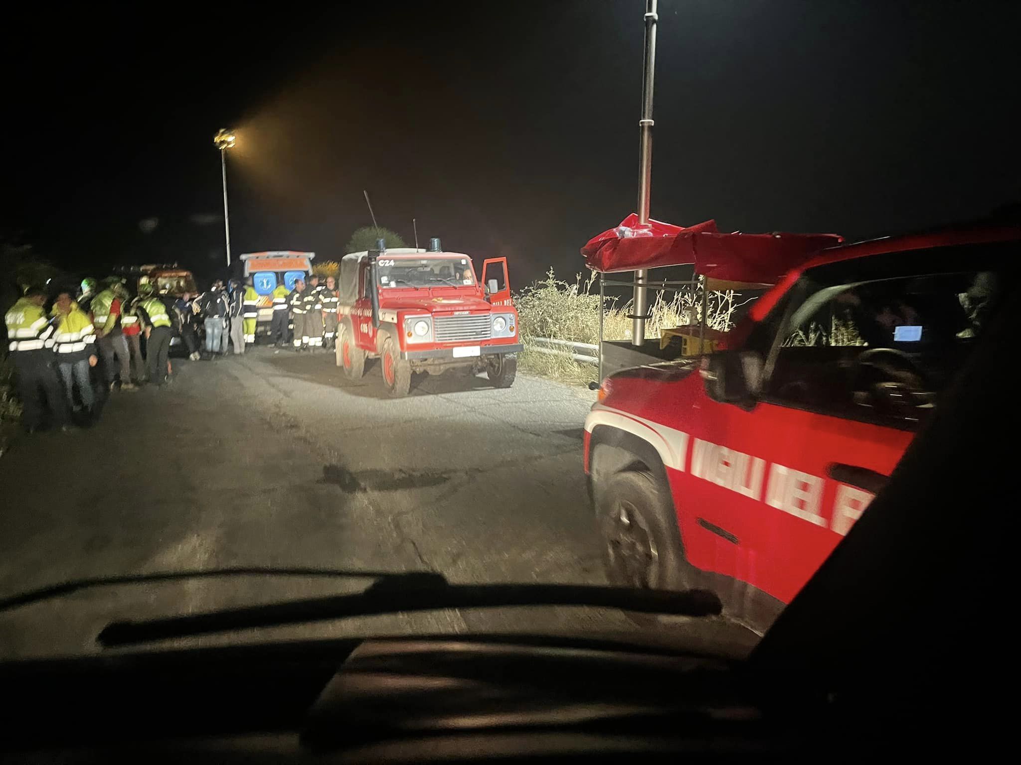 Canadair precipitato, disperata ricerca dei corpi dei due piloti