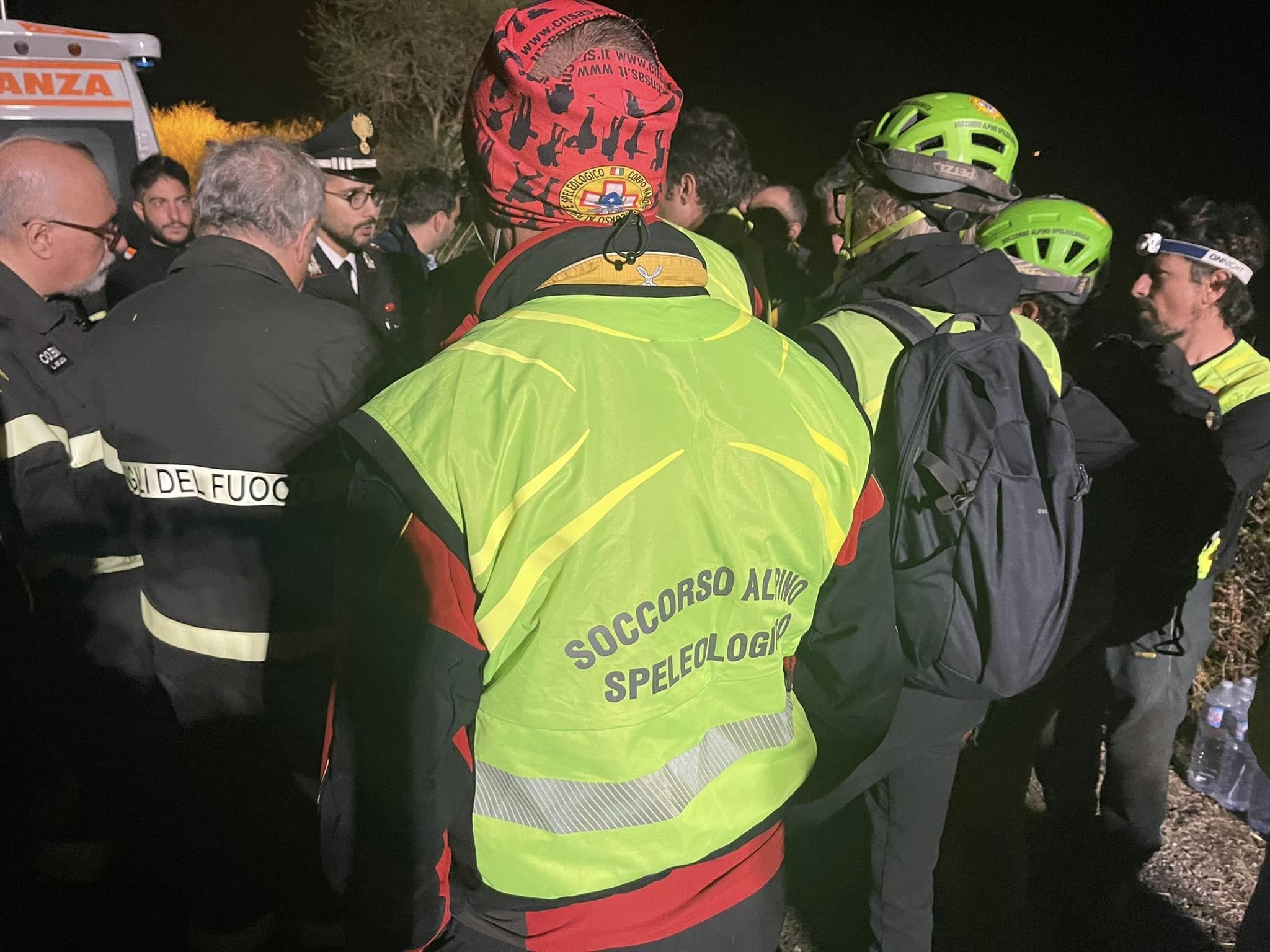 Canadair precipitato, disperata ricerca dei corpi dei due piloti